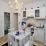 L & L Old Town Apartments - One Bedroom Apartment