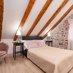 Zuzori Apartments