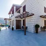 Apartments Villa Peragro