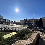 Seaview Apartment For 2