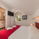 Holiday Home Lapad Beach Royal - Five Bedroom Holiday Home With Balcony And City View