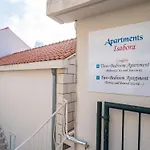 Apartments Isabora - Comfort Three-Bedroom Apartment With Balcony And Sea View Second Floor