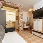 Apartment Lolo - Two Bedroom Apartment With Loggia And Street View