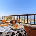 Apartment With Private Parking And Sea View