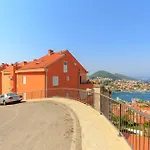 Apartment With Private Parking And Sea View