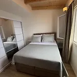 Indy\'S Beach Apartments