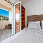Apartments Meri & Karla - Two Bedroom Apartment With Balcony And Bridge View