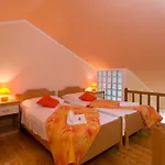 Apartments Moretic