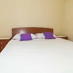 Room Ana