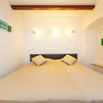 City Wall\'S Studio Apartment