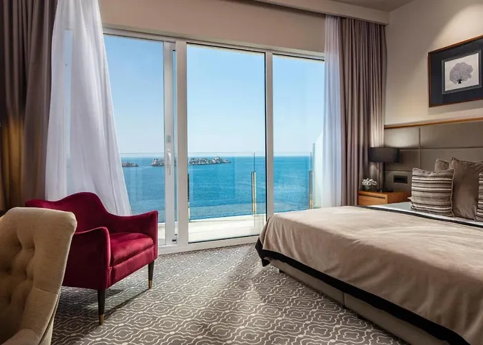 Royal Ariston Hotel
