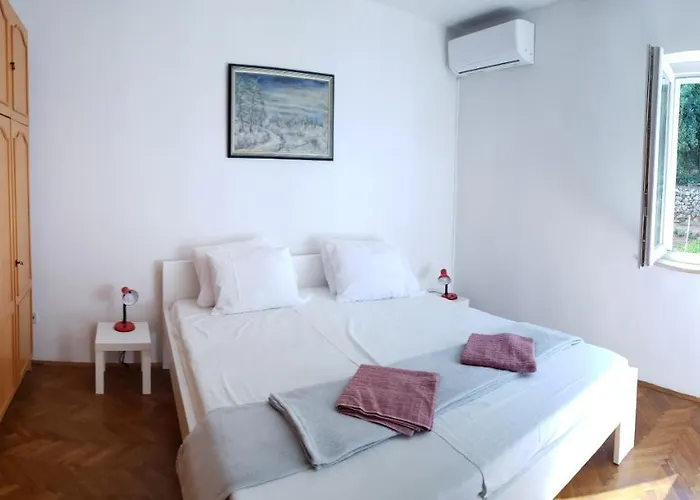 Pine Tree Apartment