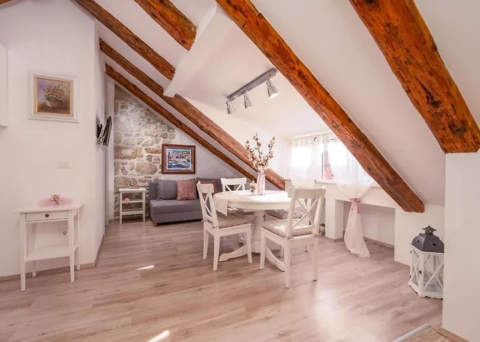 Zuzori Apartments