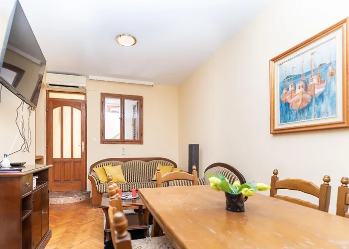 Old Town Apartment Radhika