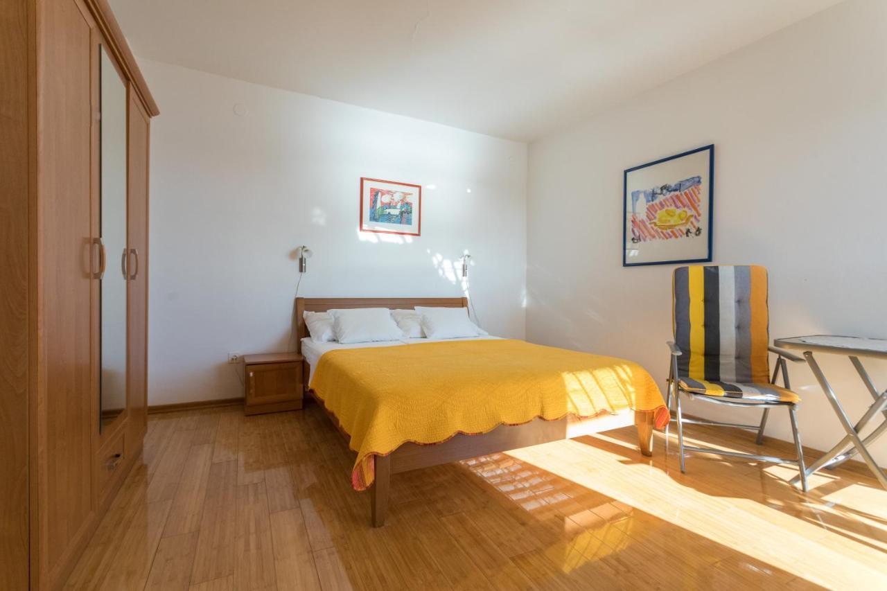 Viola Apartment *
