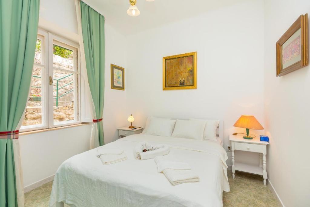 Ahava Villa *