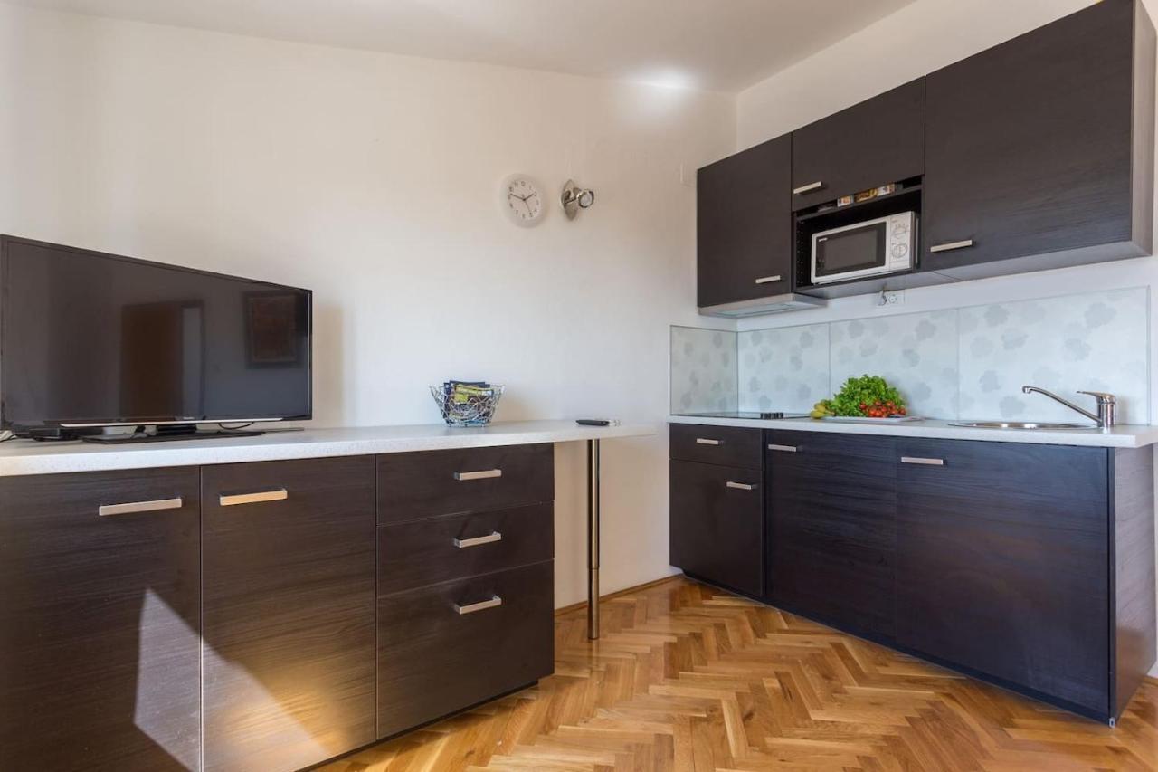 Orange Garden Apartment
