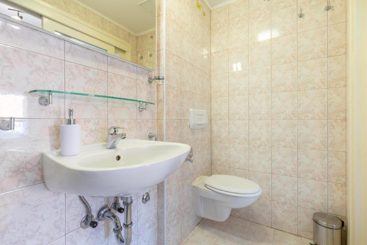 Placa 2 Guest house *