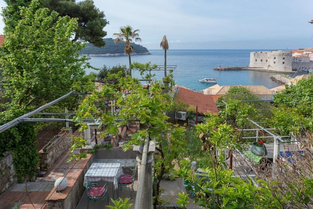 Kalas Guest house