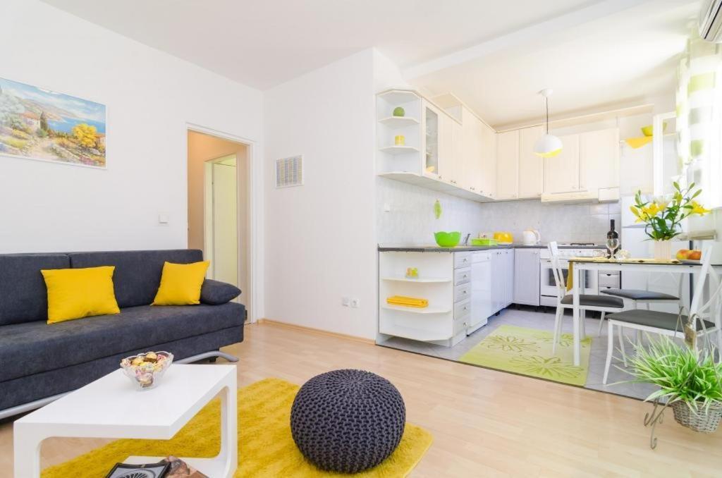 Blue Jelena Apartment