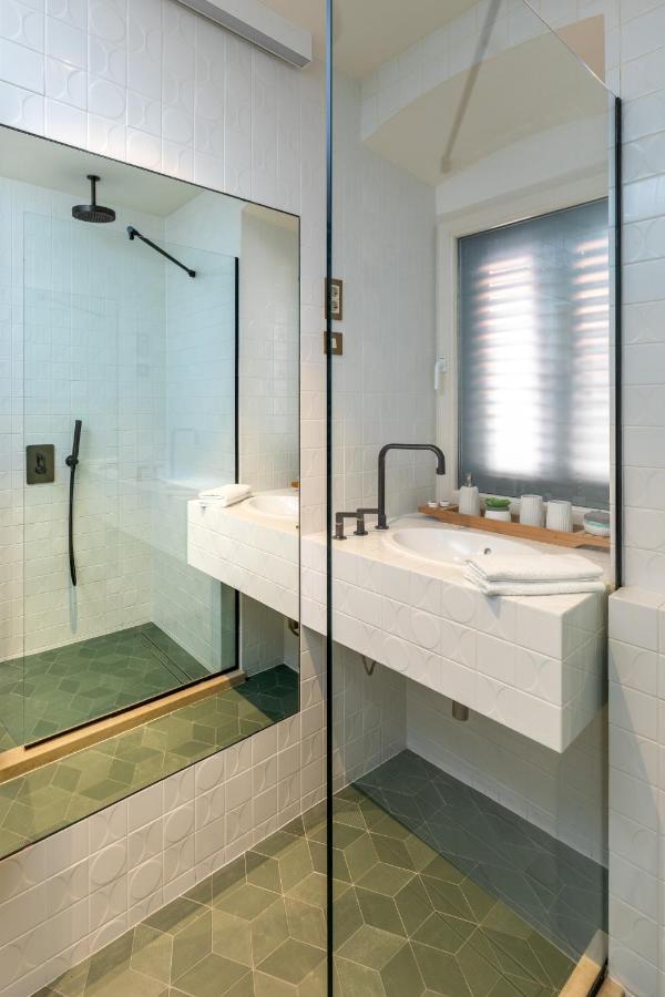 Deluxe Socialist Chic Flavor Apartment *