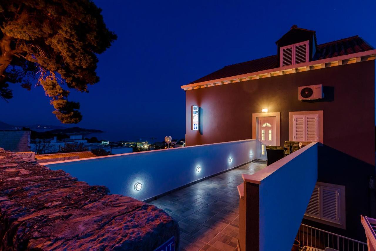 Guest house Nikolina 3*
