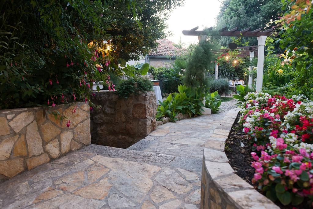 Garden Bed & Breakfast