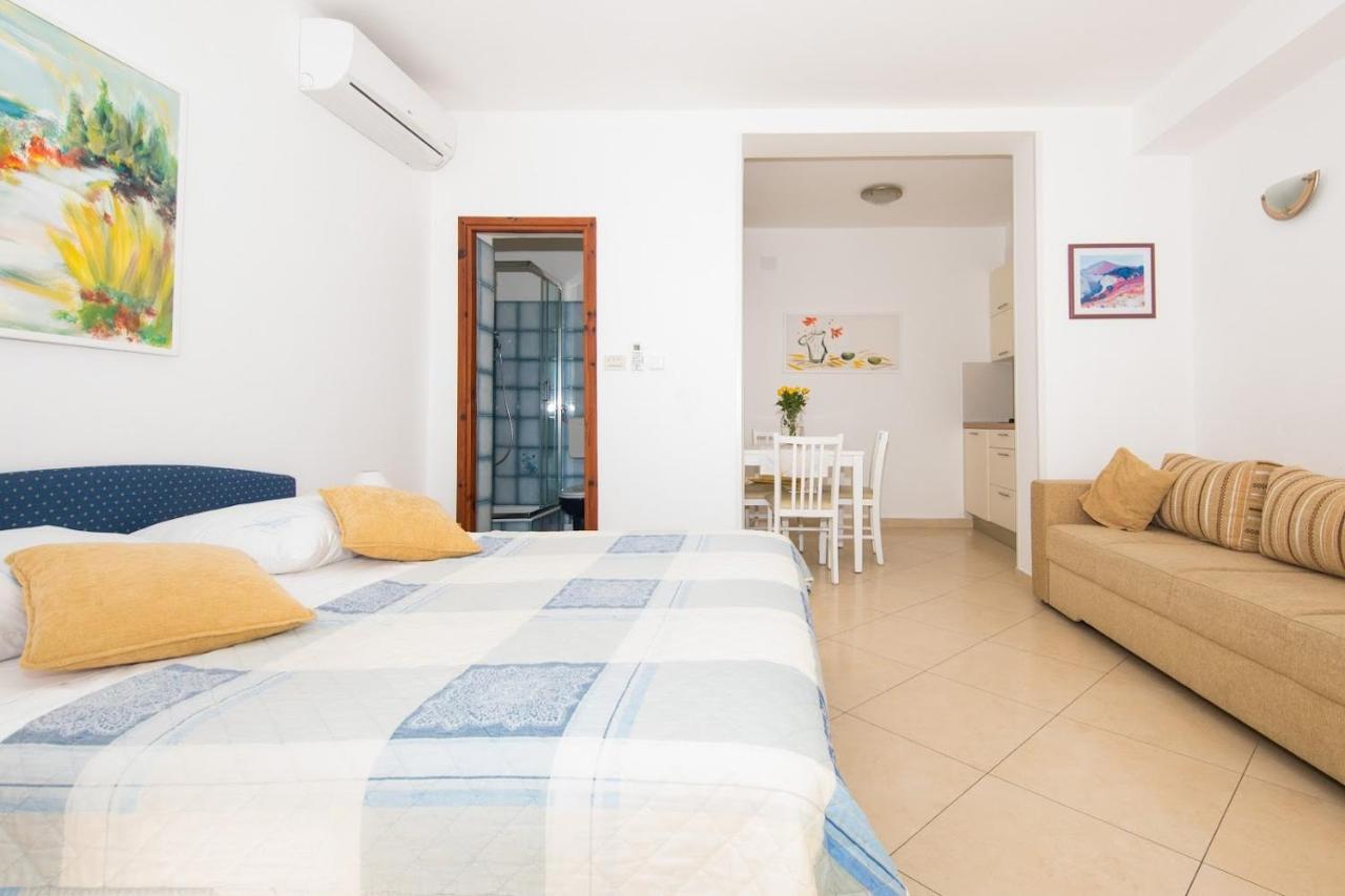 Lacroma Apartamento *