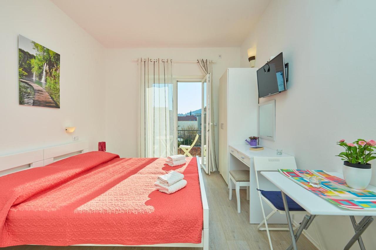 Leo's Charming Apartment *
