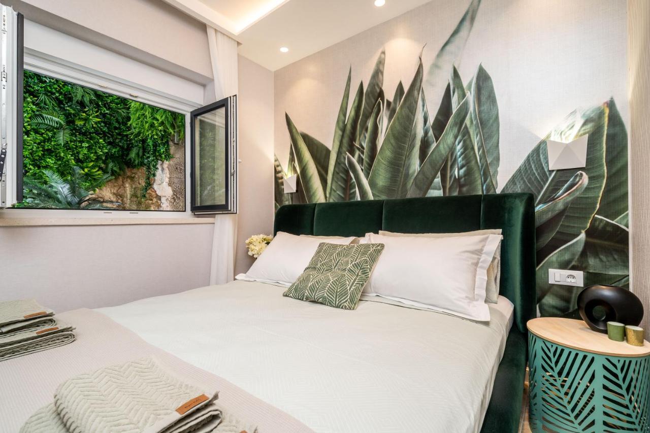Gorgeous Ground Floor W/ Minipool & Patio Apartment