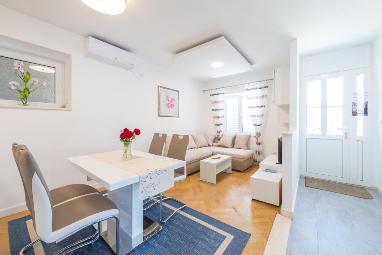 Lucija Apartment *