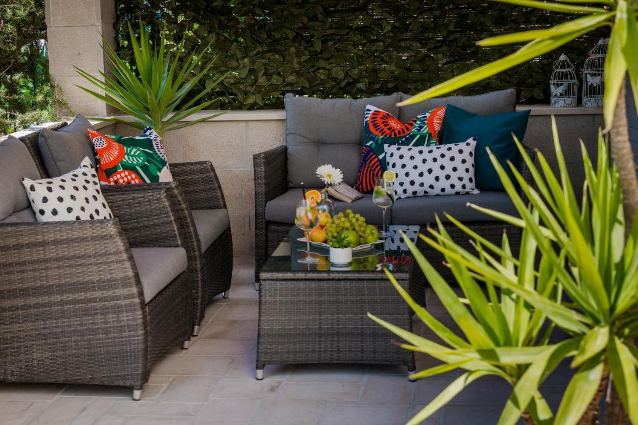 Niko's Charming With Free Parking Apartamento