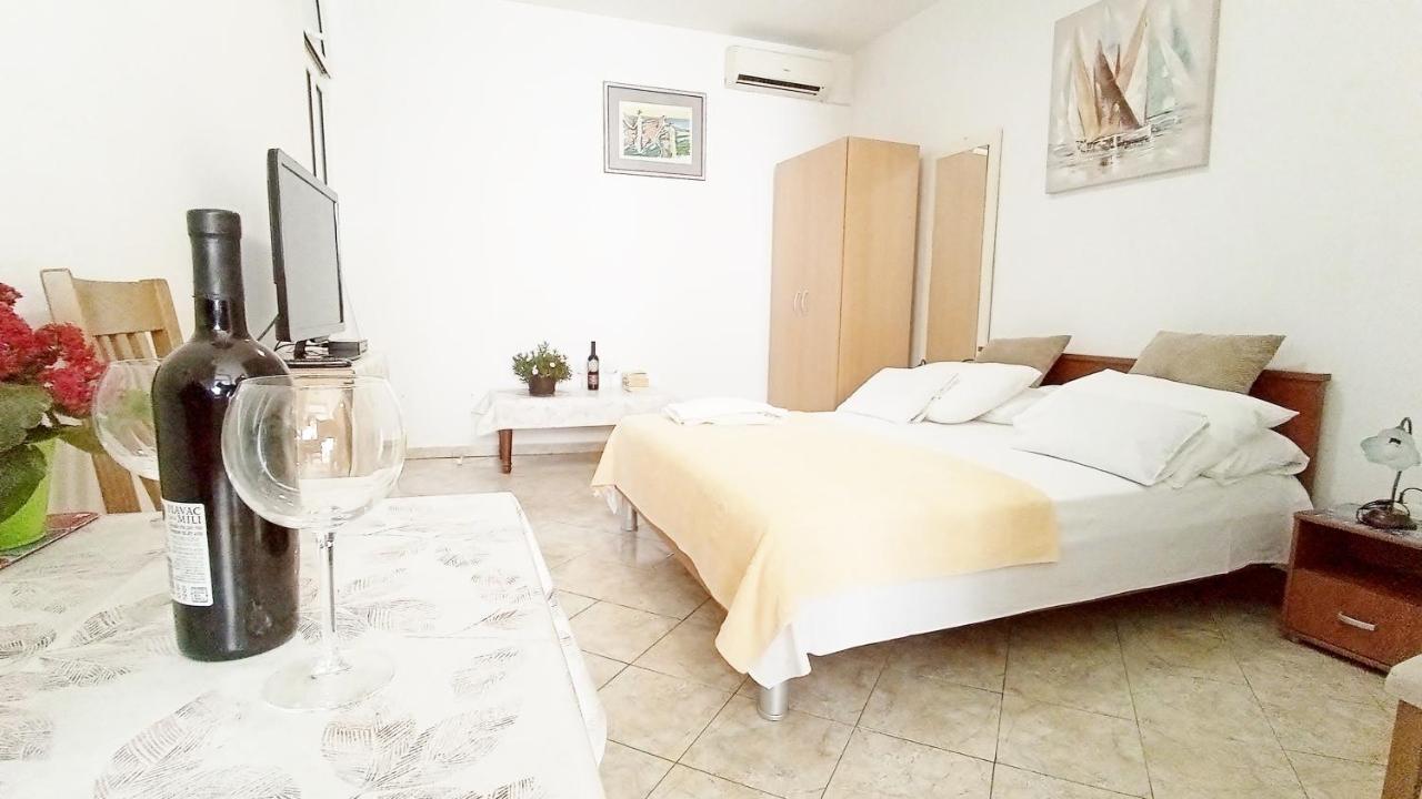 Ava And Guest house 3*