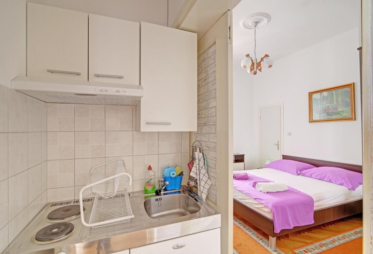 Rooms&studios Rina Gasthuis 3*
