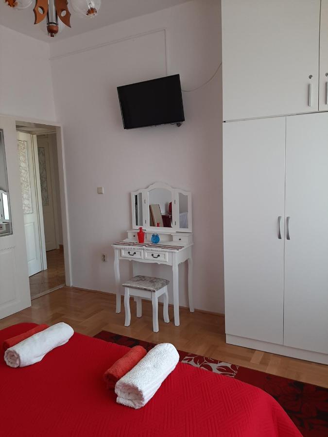Rooms&studios Rina Gasthuis 3*