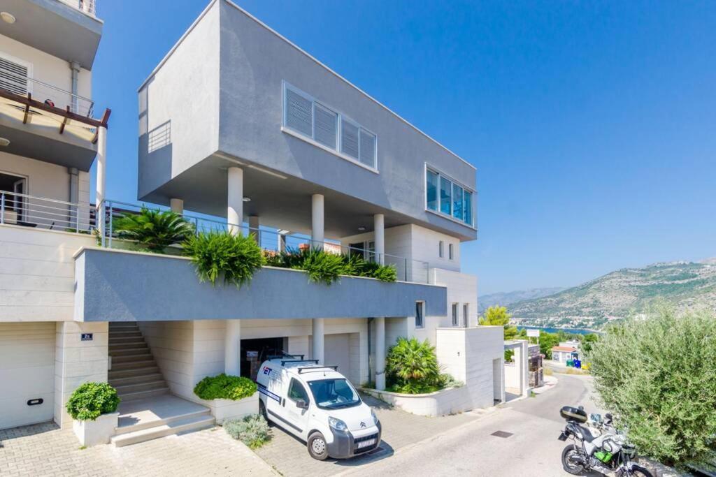 Diana: Bayside View Beauty - A Romantic Apartment *