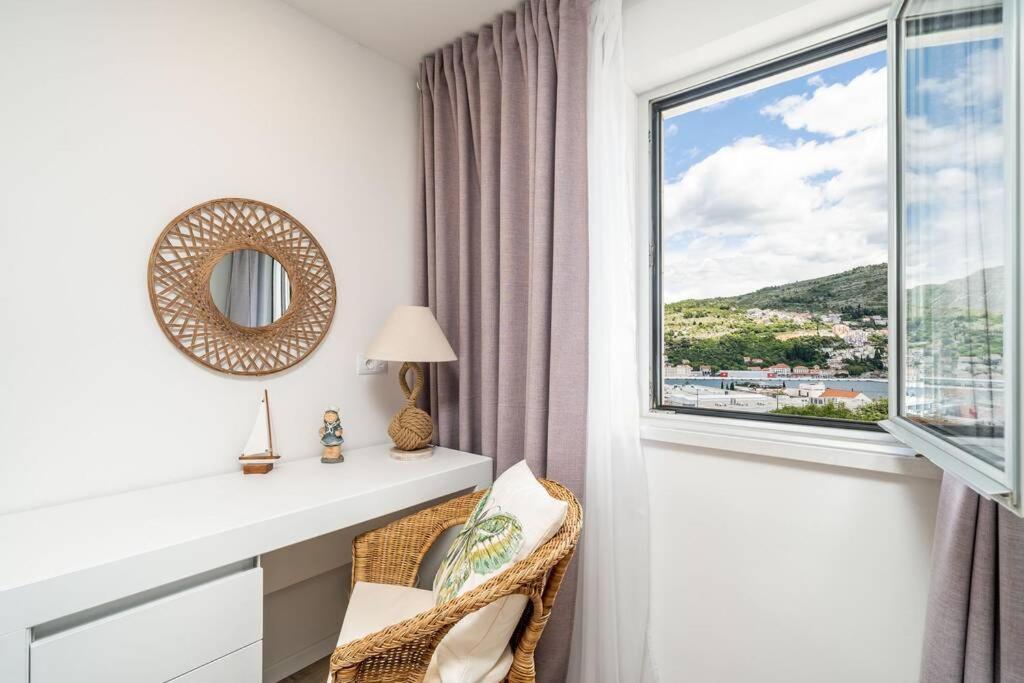 Diana: Bayside View Beauty - A Romantic Apartamento *
