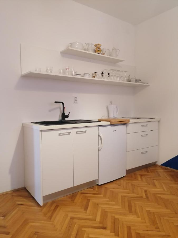 1bedroom *