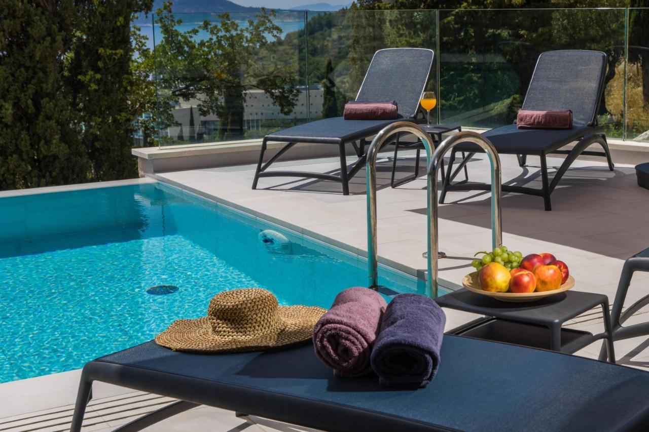 Luxury Maris 5* Villa *