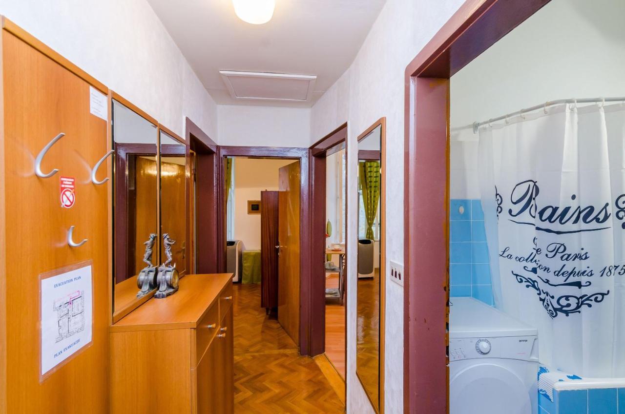 Two Stars Two Beds Downtown Apartment
