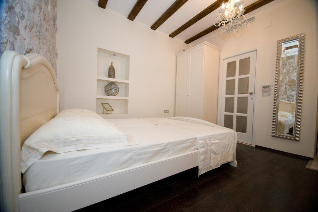 Old Town Ivory Apartment *