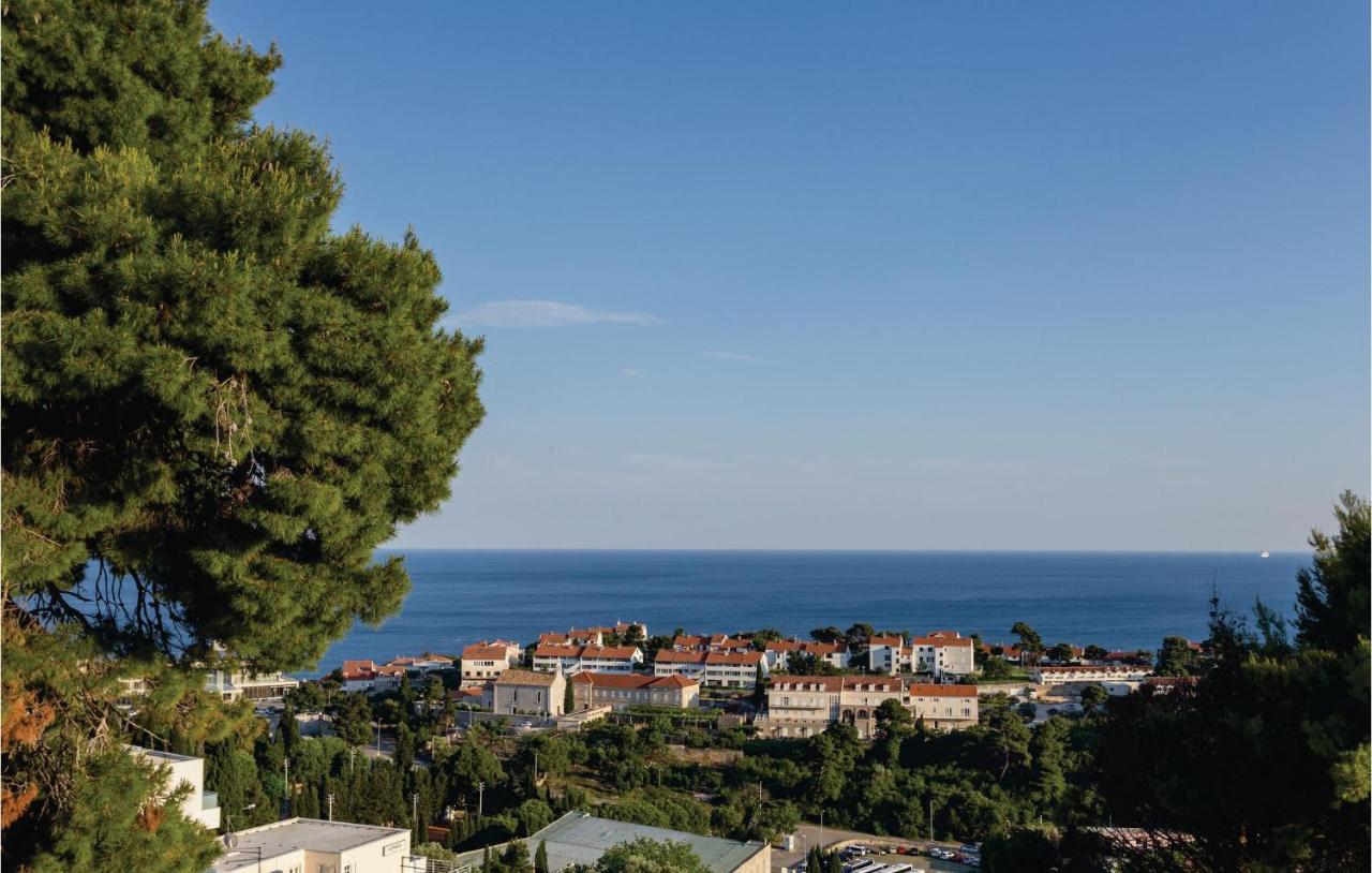 Apartment With Sea View 02