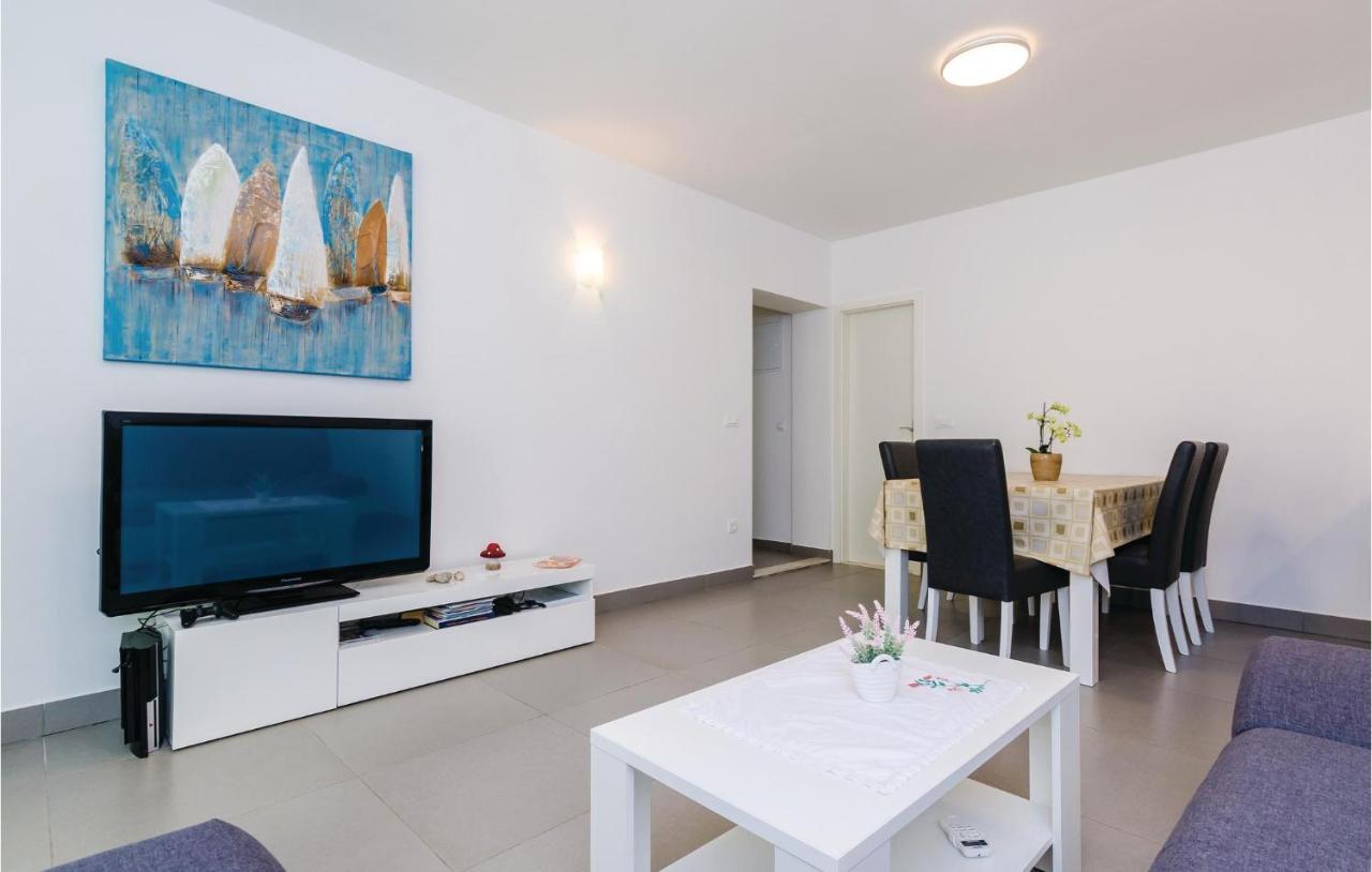 Apartment With Sea View 02 *