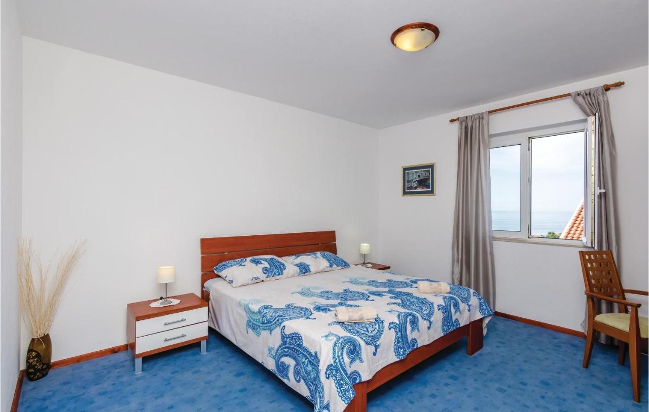 Apartment With Sea View 02
