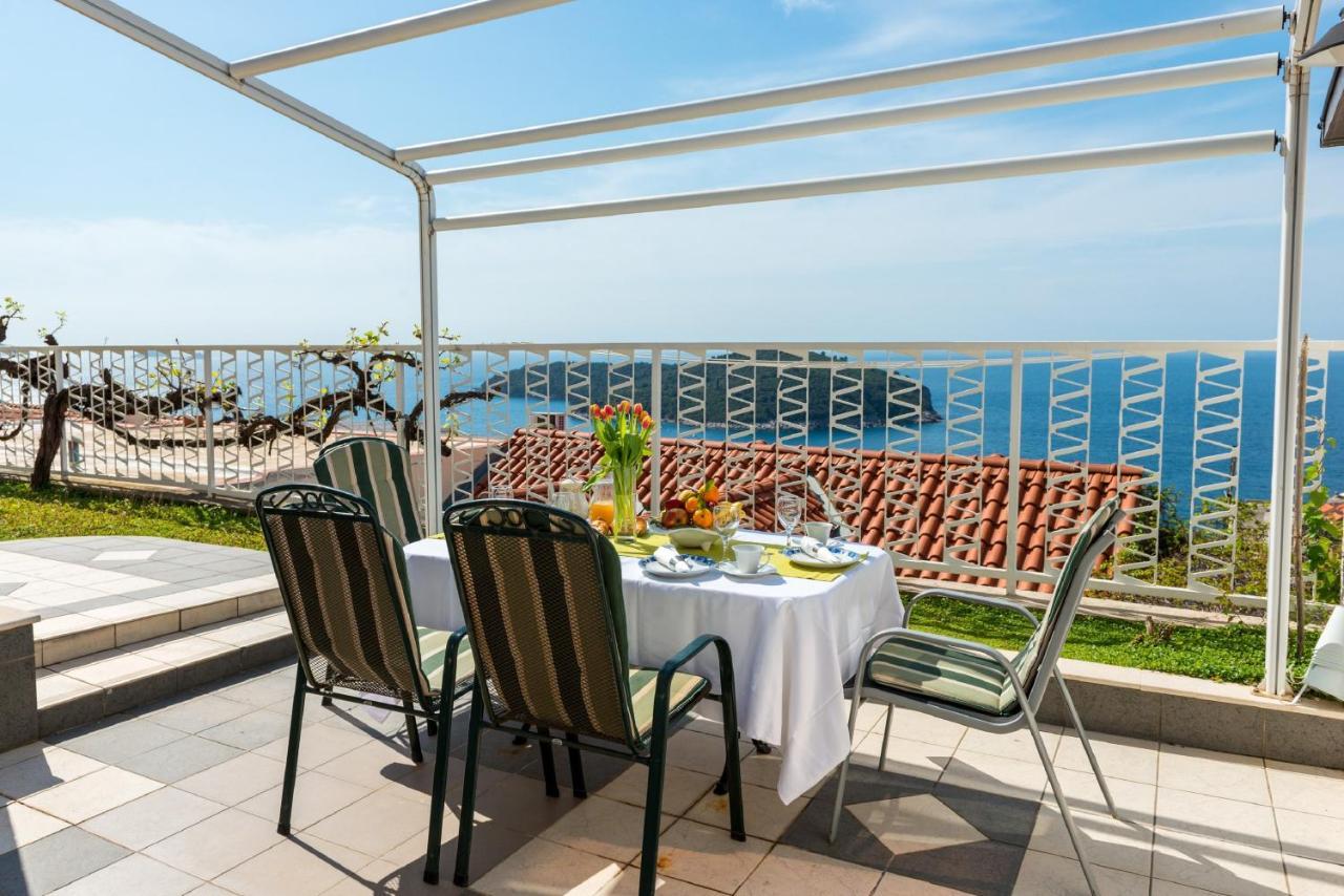 Guest house Apartments And Room Lora 3*