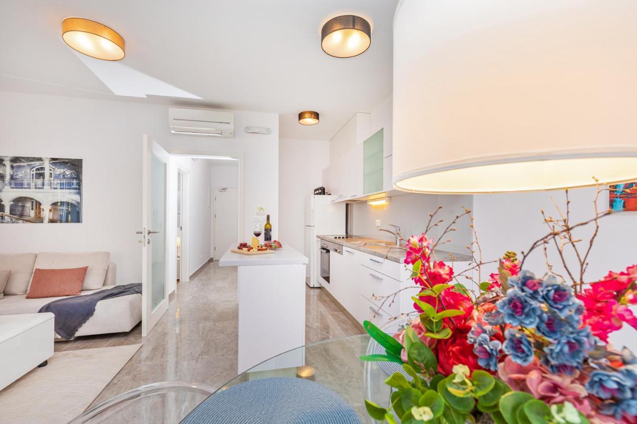 Apartment Apartman Leona *