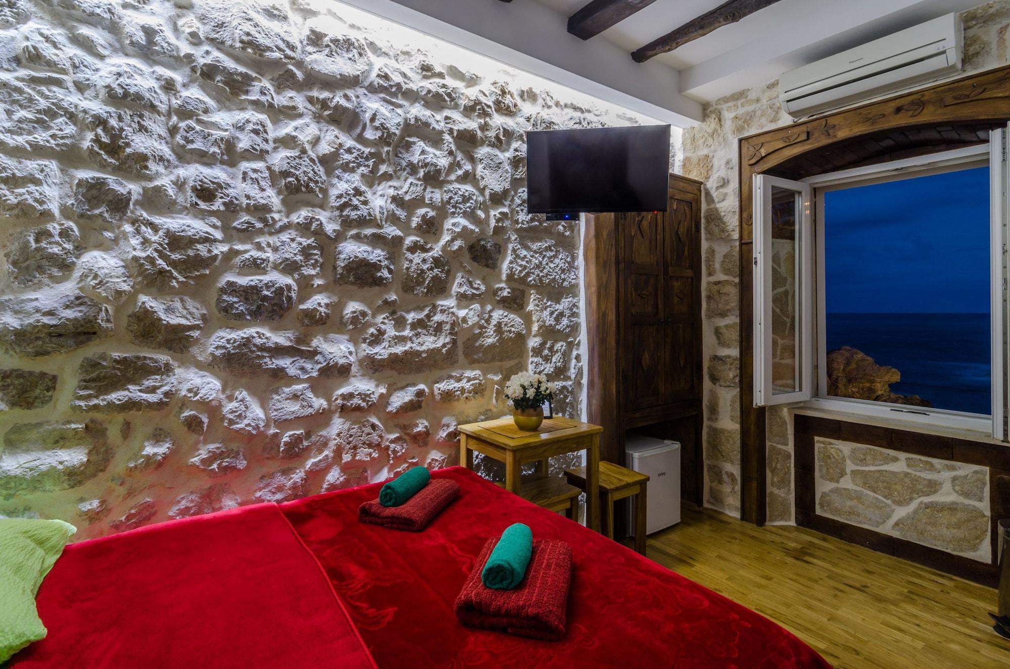 Guest house Eddie's Sea View Old Town 3*