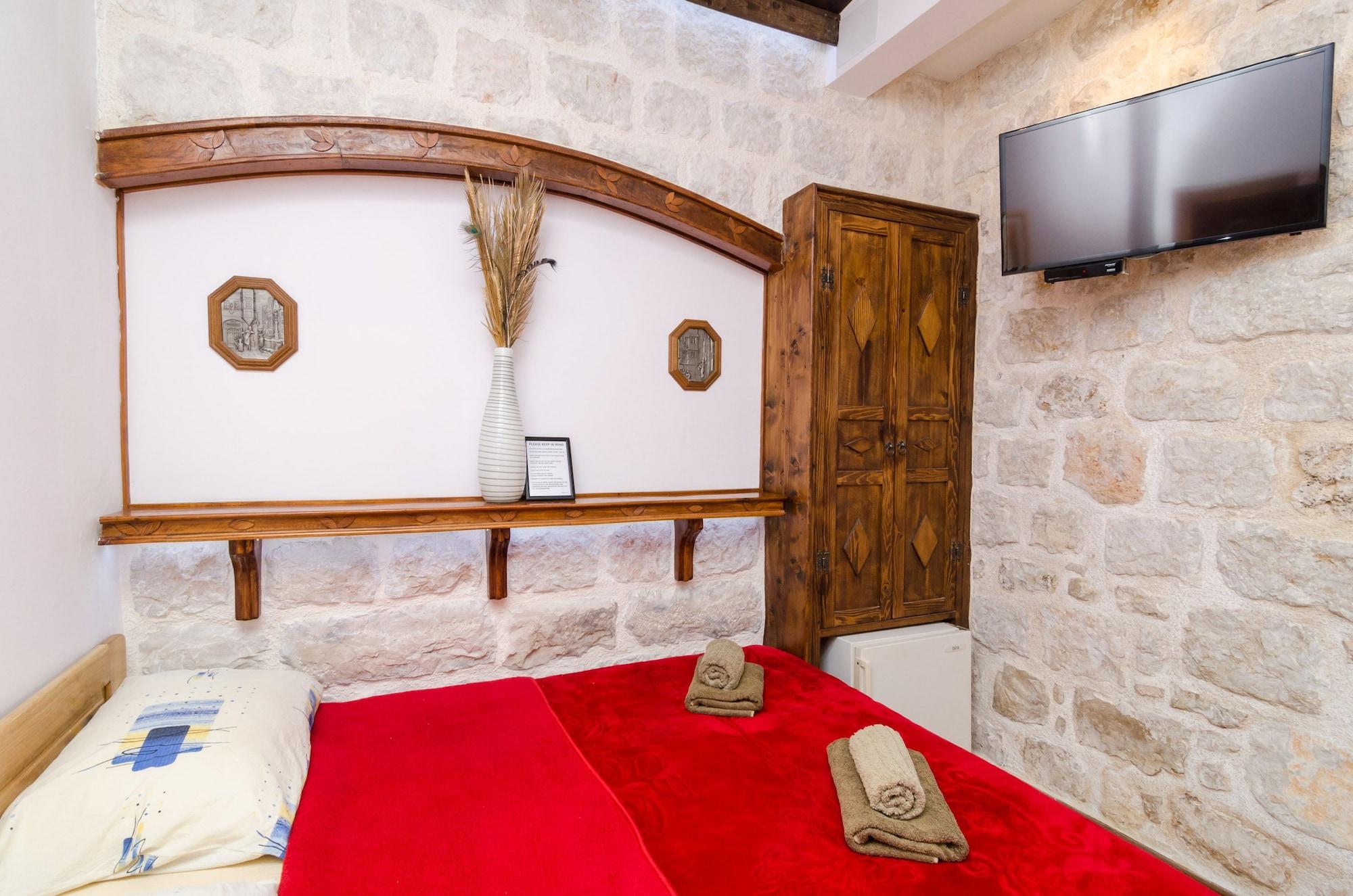 Guest house Eddie's Sea View Old Town 3*