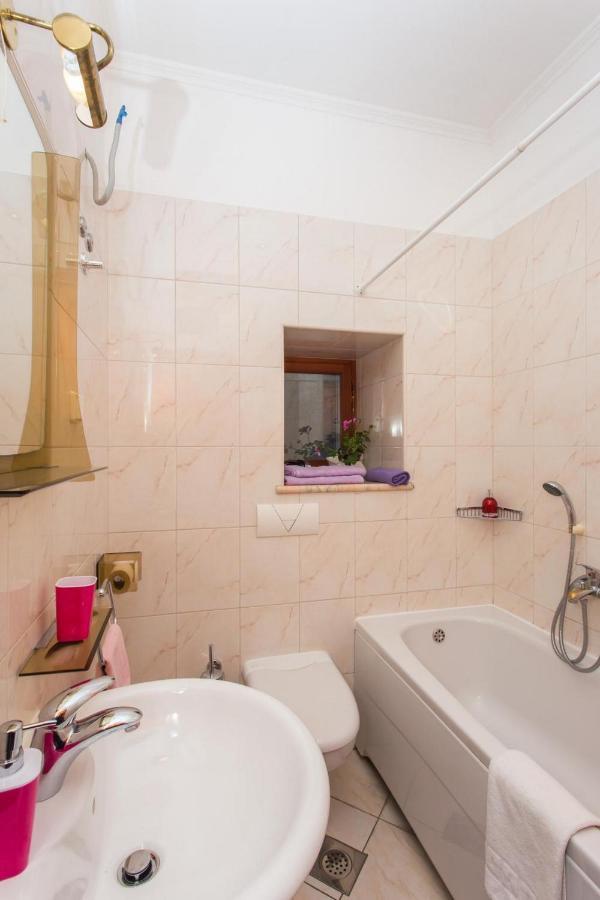 Lovrijenac Guest house 3*