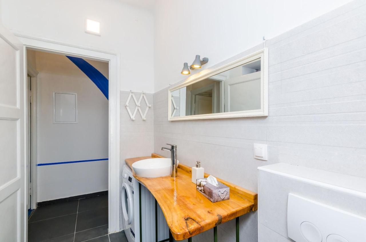 Eos & Vespera Apartment
